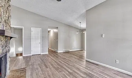 4 bed, 2200 sqft, $3,200 — Photo 3