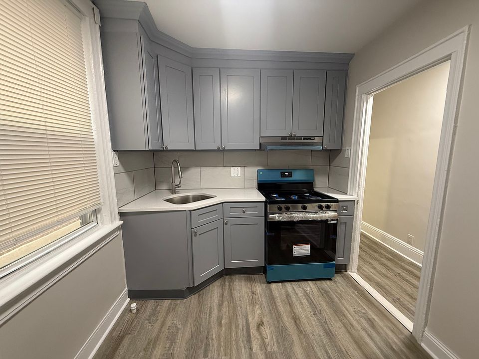 1st image of 1722 Lurting Ave APT 1