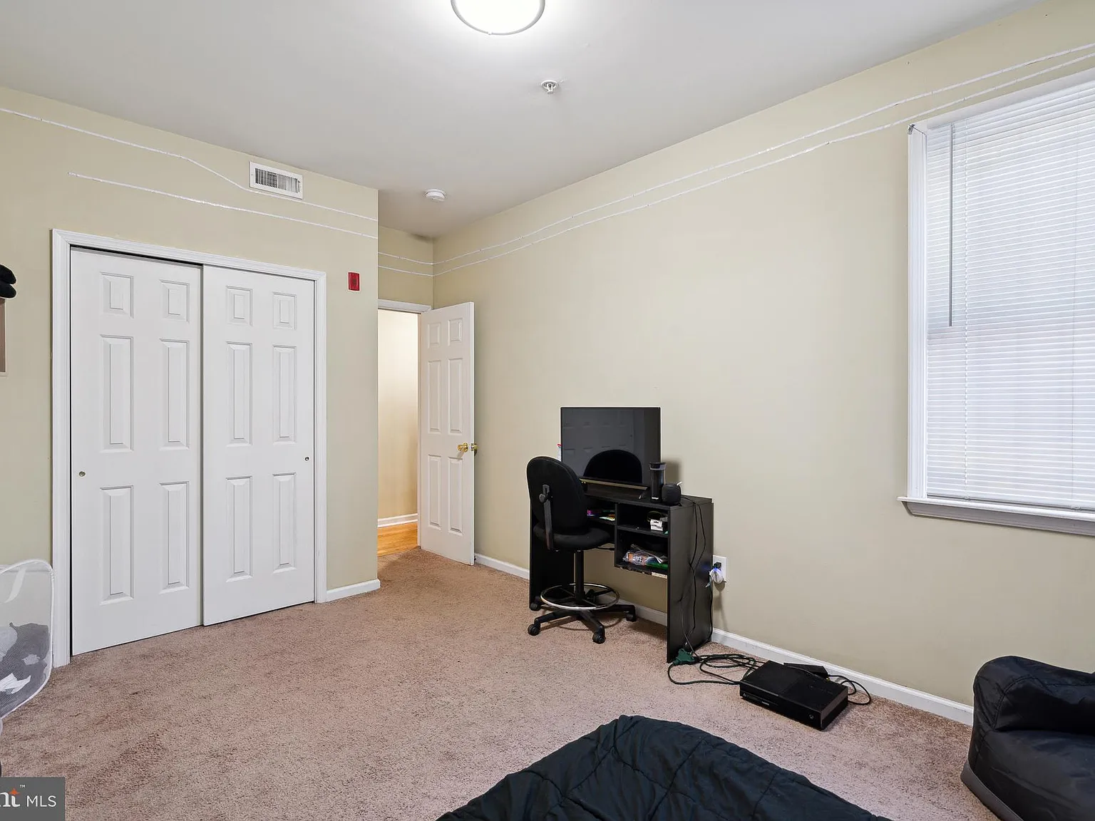 4 bed, 1700 sqft, $2,400 — Photo 4