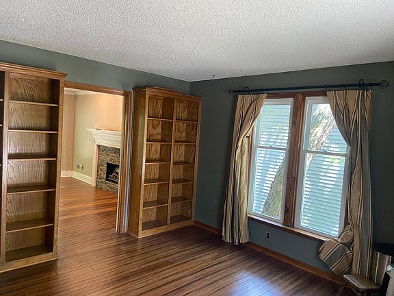 3rd image of 1584 Ridgeway Dr
