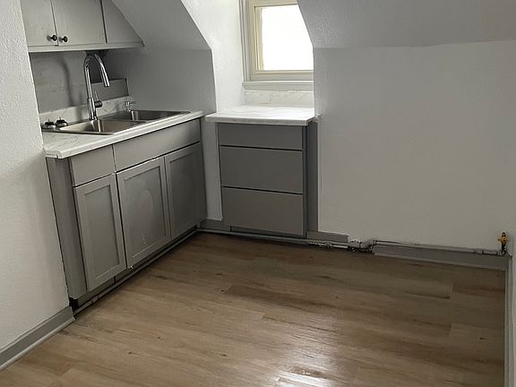 5th image of 5020 S Packard Ave