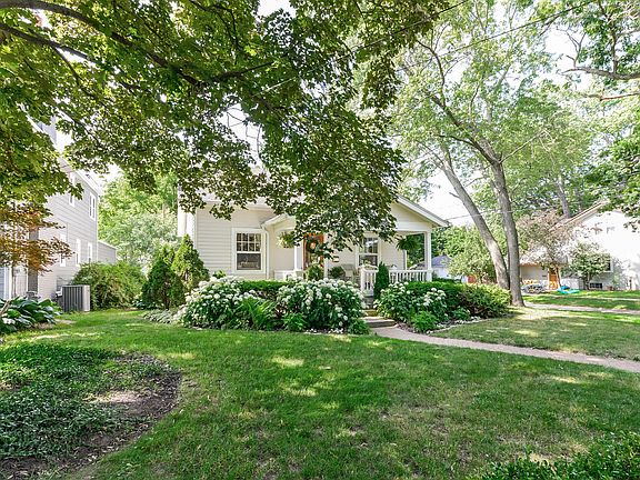 5th image of 2214 Argentina Dr SE