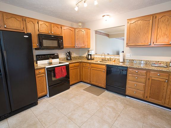 3rd image of 209 Sterling Ct