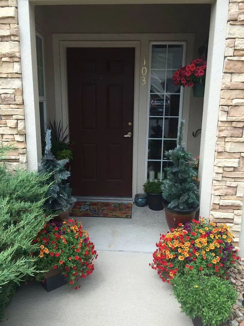 Awesome 2-Bedroom Condo Incl. Garage, Swimming Pool, Washer & Dryer! — Photo 2