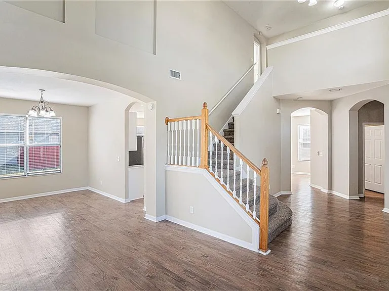 8602 Sandy Plains Dr — Photo 5