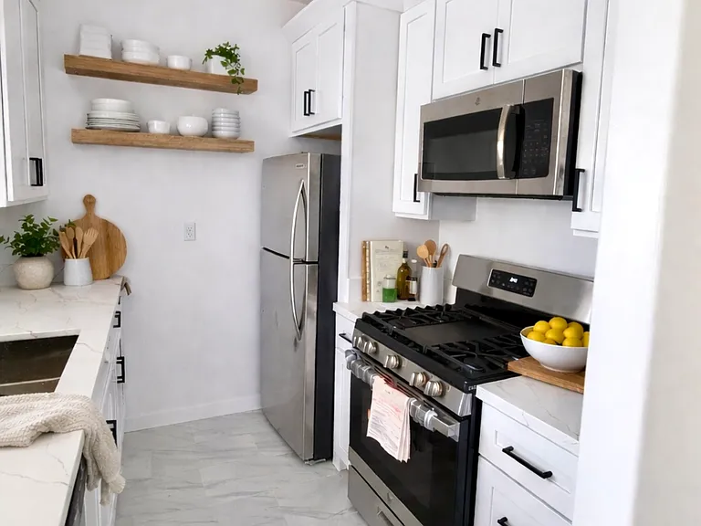 Detroit Luxe Apartments — Photo 2