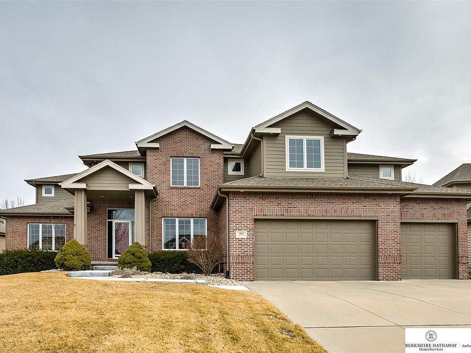 1st image of 901 S 181st Ave