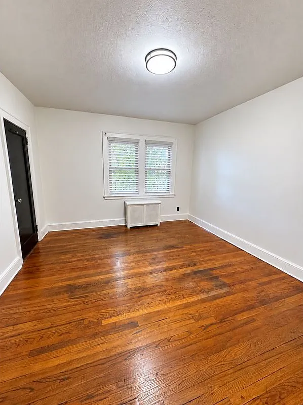 2 bed, 1.0 bath, 800 sqft, $2,900 — Photo 3