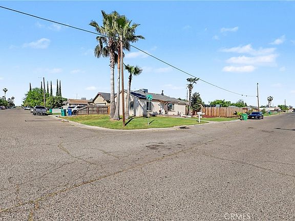 4th image of 2360 Fir Ave