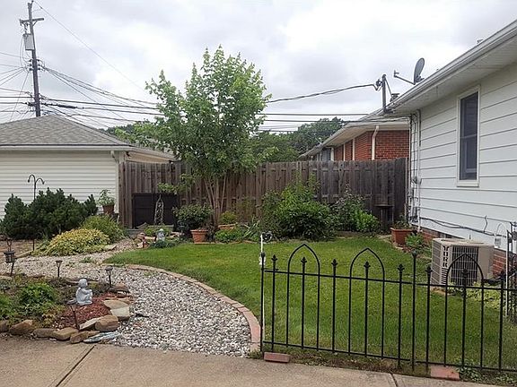 5th image of 12216 Thraves Ave