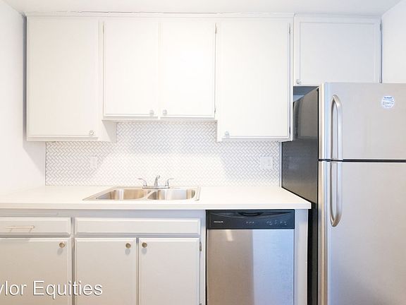 4th image of 1420 N Mansfield Ave APT 206R