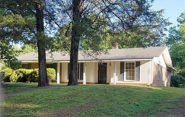 1st image of 7117 Lake Dr