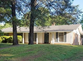 7117 Lake Dr, Matthews, NC 28104