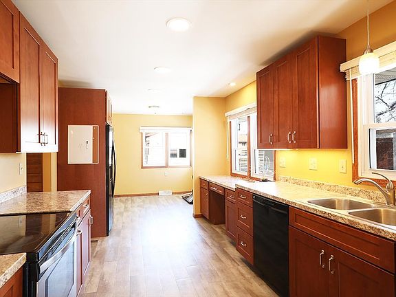 5th image of 811 7th St N