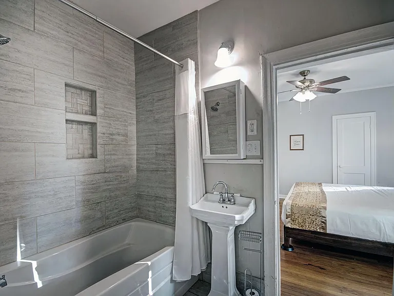 1124 Martingale Rd — Photo 15