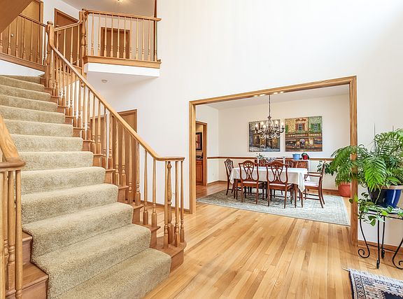 3rd image of 1042 Creek Bend Dr
