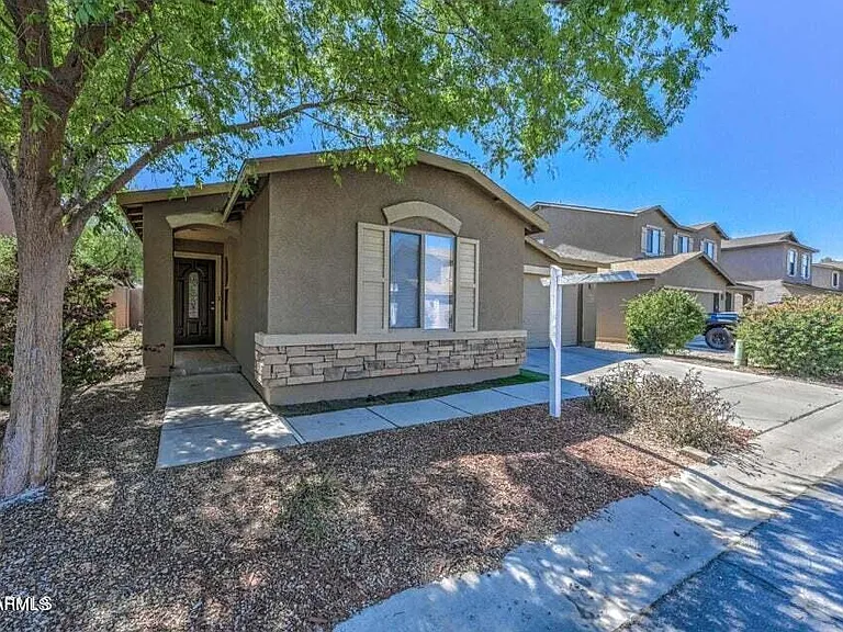 2477 E Meadow Land Dr — Photo 2