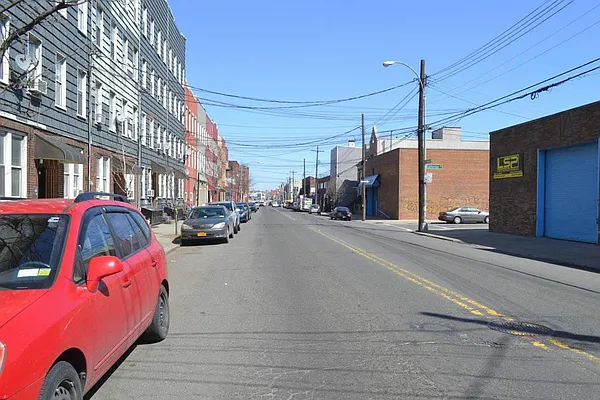 Rented by Loom Group | media 64