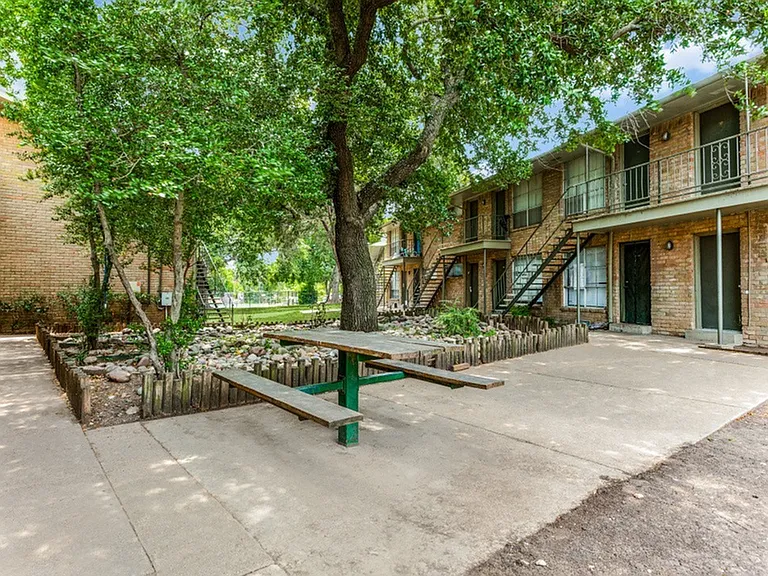 Dell Marr Allandell Apartments