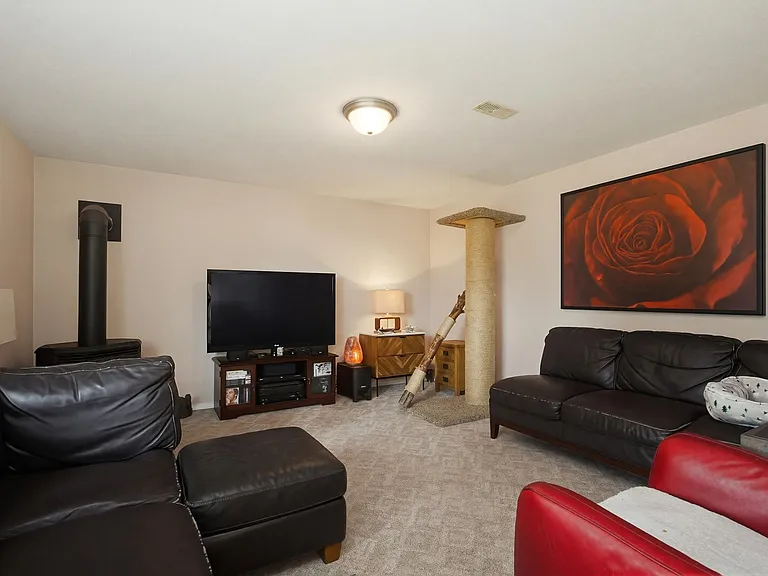 2165 Tower Ct — Photo 14