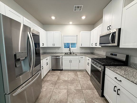 3rd image of 7457 Onyx Star St