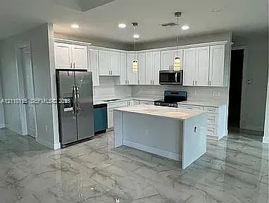 3 bed, 2.0 bath, $2,400 — Photo 3