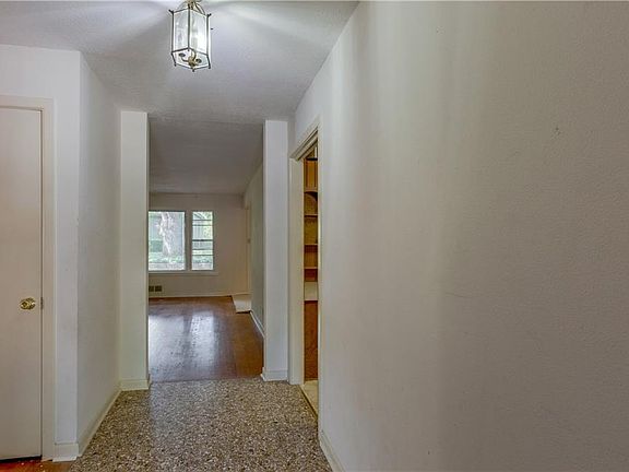 4th image of 808 Carney Dr