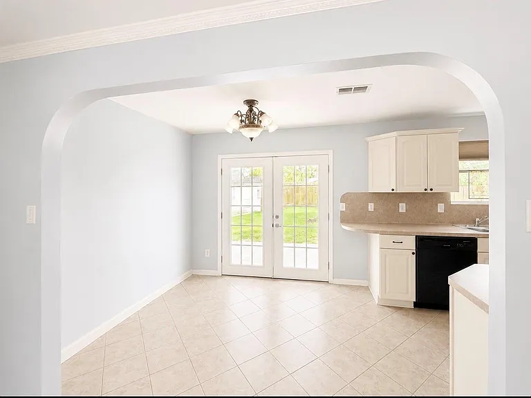 10415 Norton Dr — Photo 3