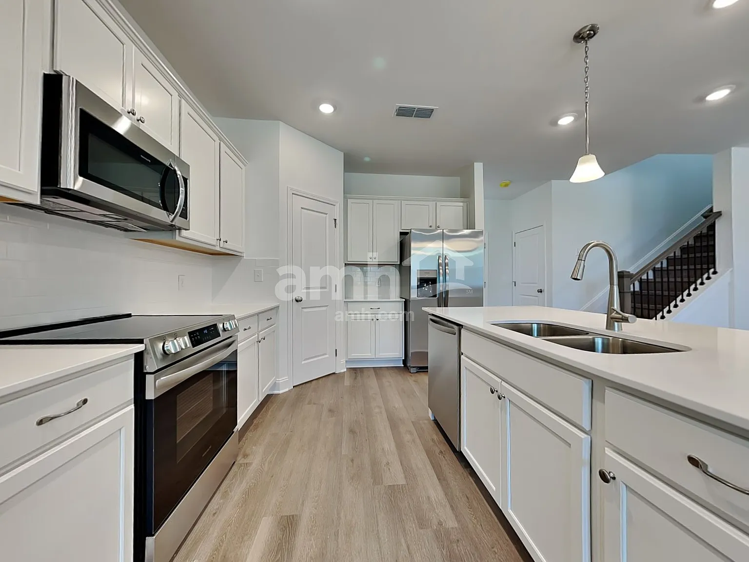 4 bed, 2.5 bath, 2075 sqft, $2,875 — Photo 3
