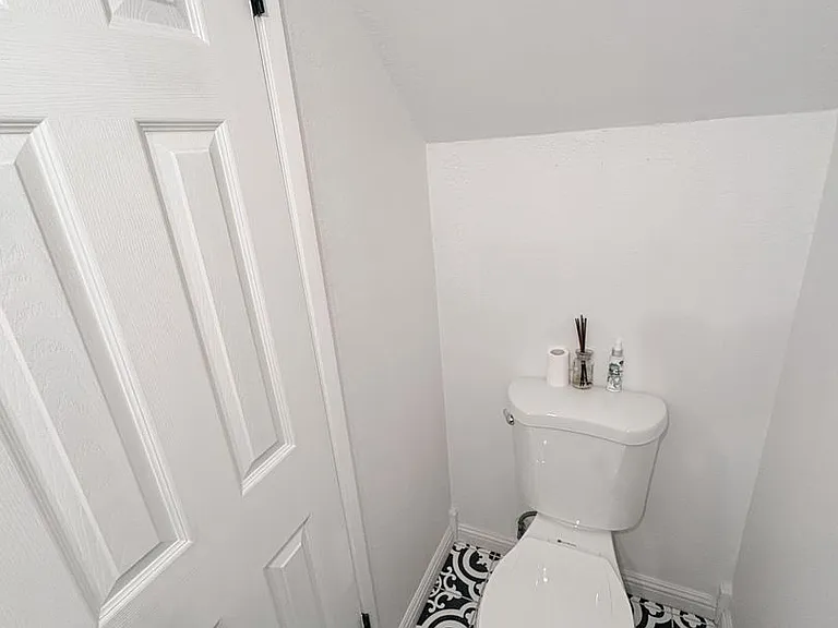 904 S Mountain Ave #B — Photo 14
