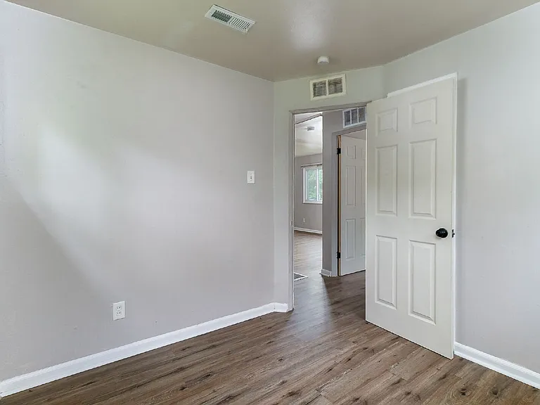 10348 Earl Dr — Photo 17
