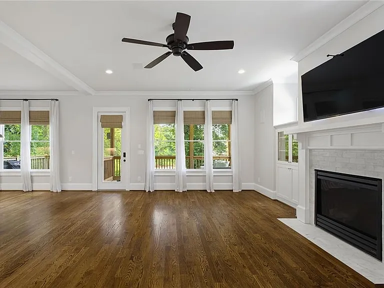 1452 Woodland Hills Dr NE — Photo 15