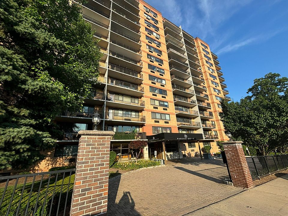 1st image of 60 Parkway Dr E APT 14H