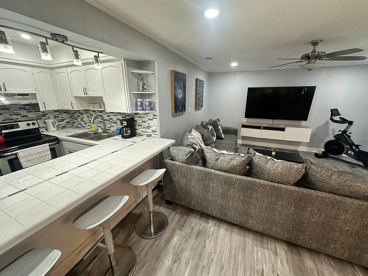 Building Photo - 117 Whittier Ln #2
