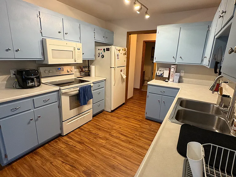 3102 Churchill Dr — Photo 5
