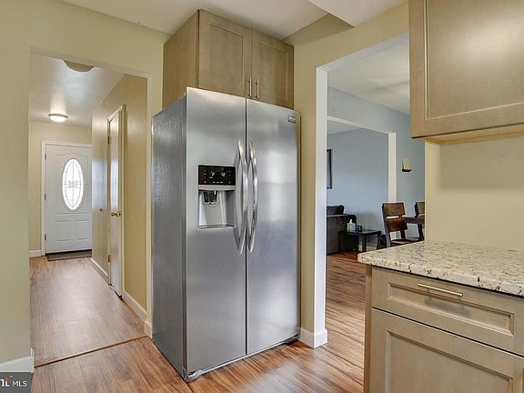 3rd image of 9438 Abingdon Ct