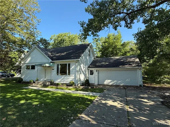5244 Lake Ave, Orchard Park, NY 14127