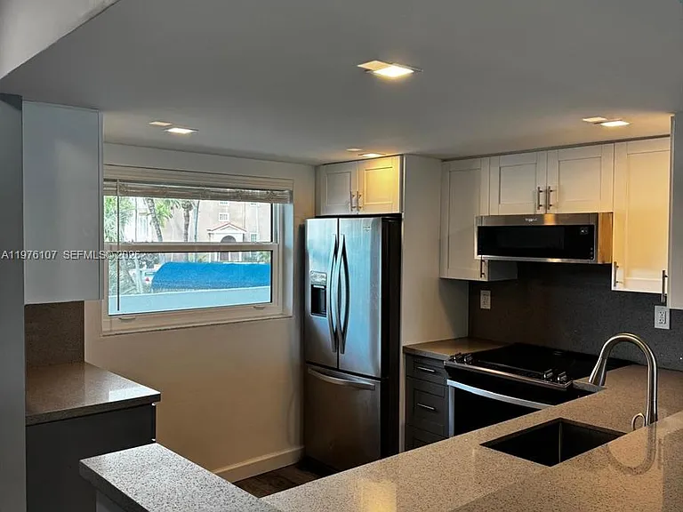 4000 NE 170th St #206 — Photo 9