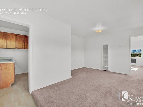 5th image of 619 1/2 Virginia St