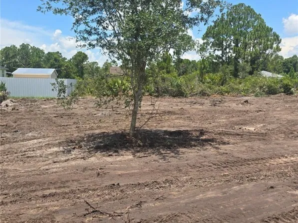 1076 Bells St E, Lehigh Acres, FL 33974