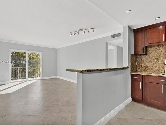 3rd image of 6200 W Flagler St APT 301