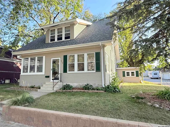 215 9th St NW, Mason City, IA 50401