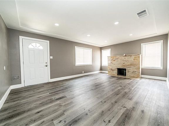 3rd image of 1412 W Colegrove Ave