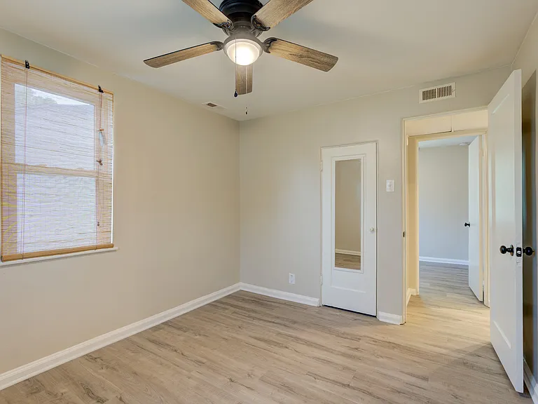 2411 Harris St — Photo 19
