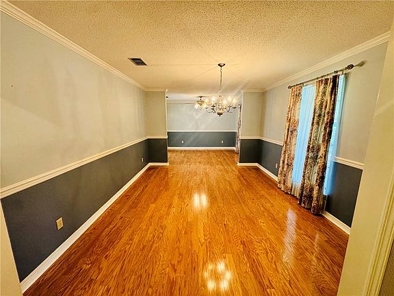 4th image of 214 Camden St