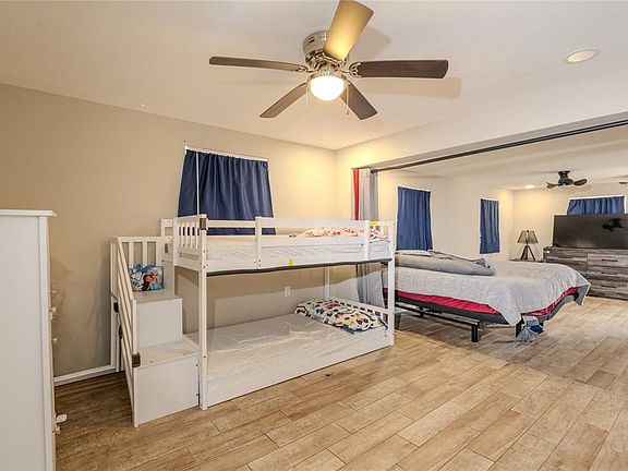 4th image of 1050 Deal Ln