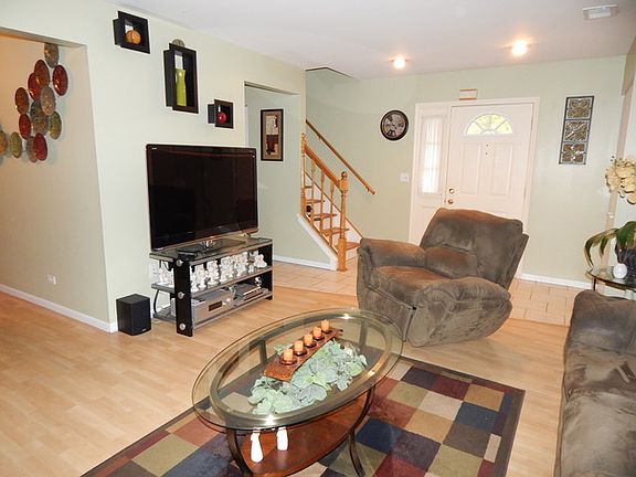 5th image of 734 Woodside Dr