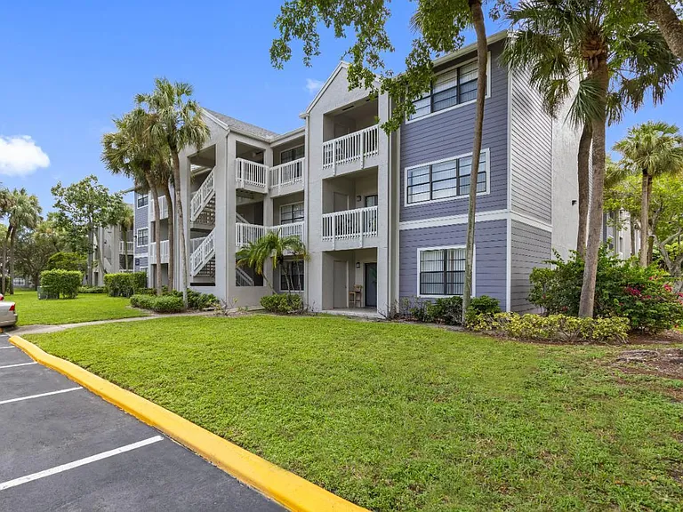 The Lauderdale at Hampton Pines — Photo 17