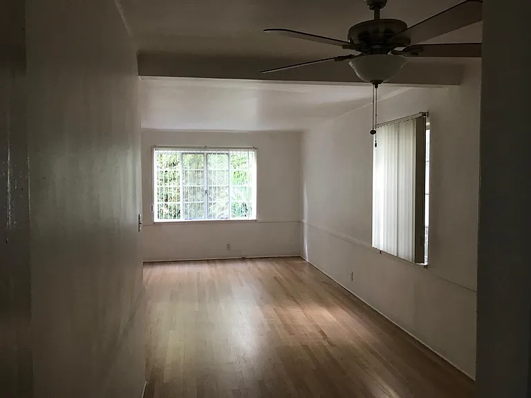 453 N Doheny Dr #D — Photo 7
