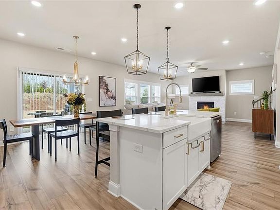 2nd image of 515 Cobblestone Ct